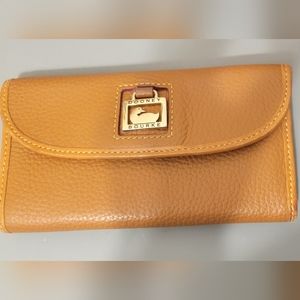 Dooney & Bourke Pebble Grain Leather Clutch Wallet